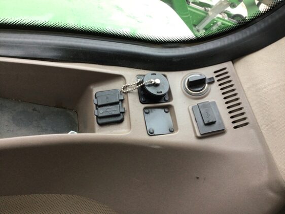 2021 John Deere R4044 - Image 40