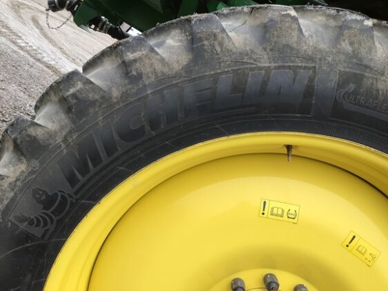 2021 John Deere R4044 - Image 9