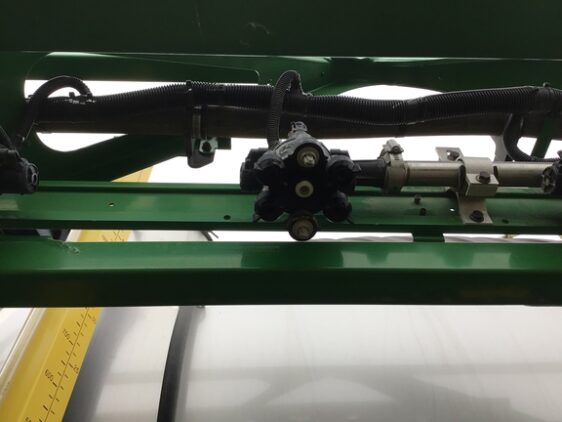 2021 John Deere R4044 - Image 33