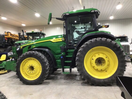 2022 John Deere 8R 370