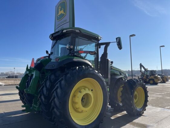 2023 John Deere 8R 410 - Image 2