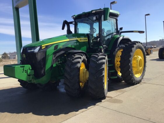 2023 John Deere 8R 410 - Image 2