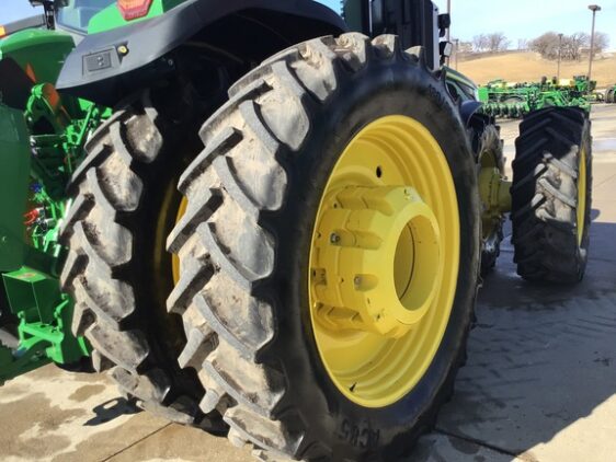 2023 John Deere 8R 410 - Image 9