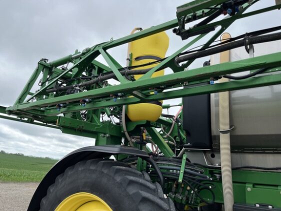2016 John Deere R4038 - Image 15
