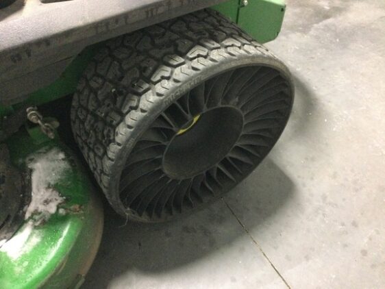 2021 John Deere Z740R - Image 4