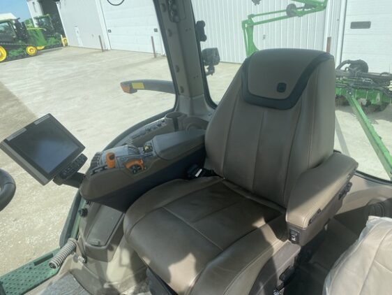 2023 John Deere 8R 410 - Image 8