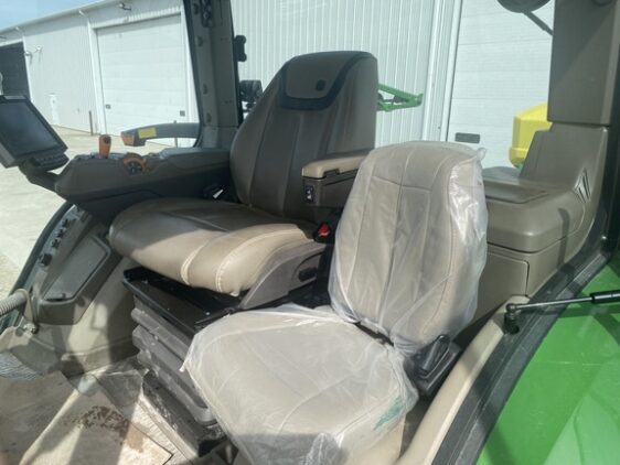 2023 John Deere 8R 410 - Image 9