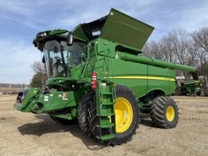 2023 John Deere S780