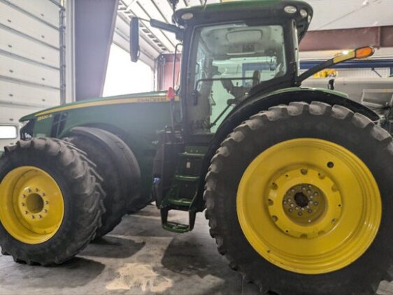 2020 John Deere 8320R - Image 4