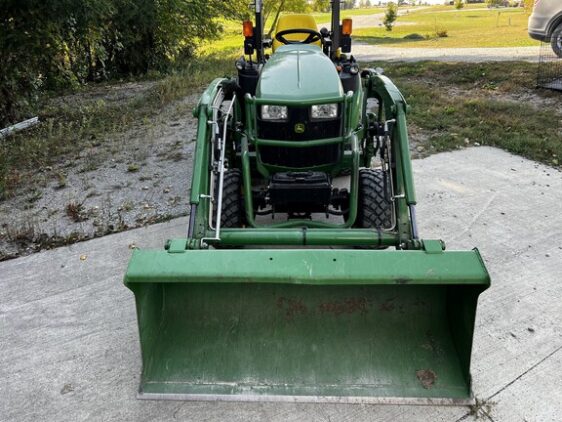 2018 John Deere 2025R - Image 2