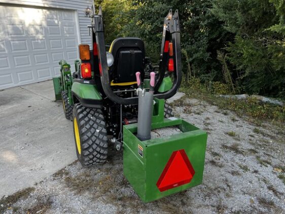 2018 John Deere 2025R - Image 4
