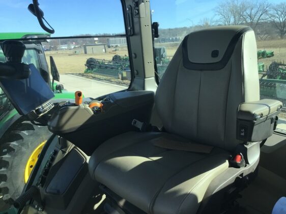 2024 John Deere 8R 370 - Image 13