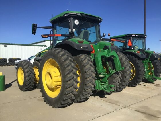 2024 John Deere 8R 370 - Image 2