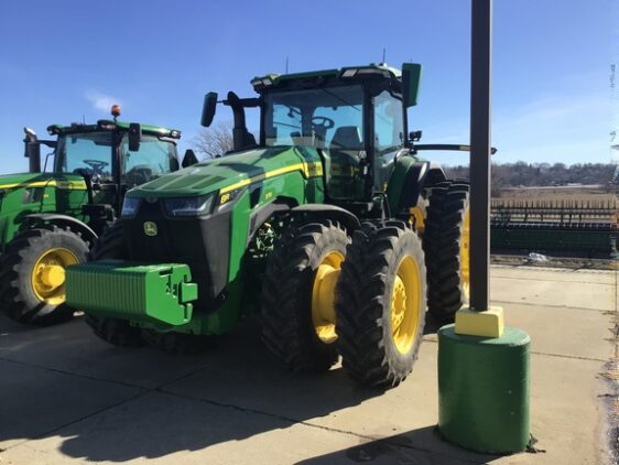 2024 John Deere 8R 370 - Image 3