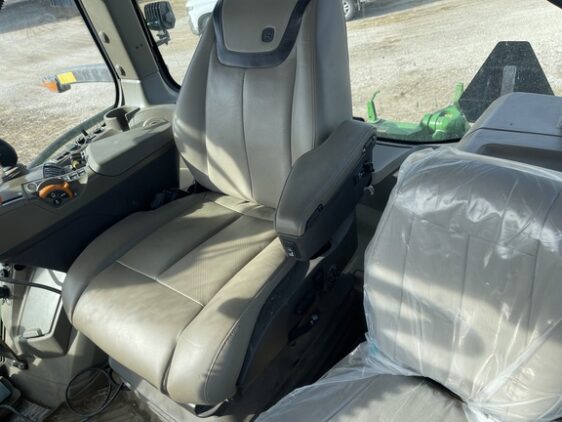 2023 John Deere 8R 310 - Image 15
