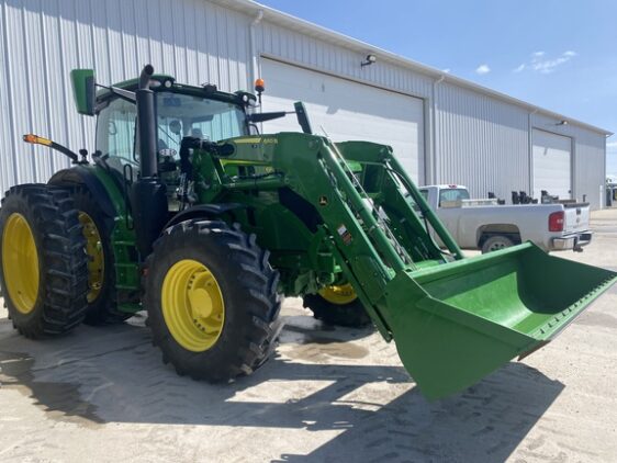 2024 John Deere 6R 215 - Image 2