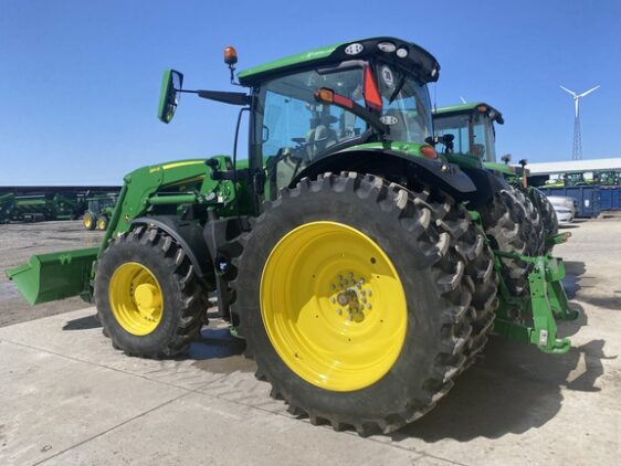 2024 John Deere 6R 215 - Image 5