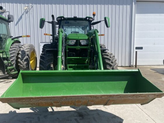 2024 John Deere 6R 215 - Image 3