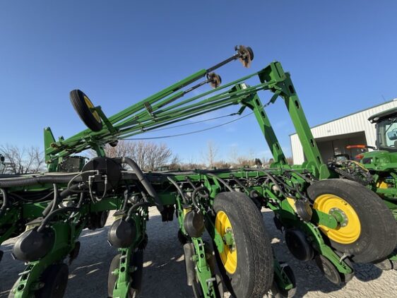2015 John Deere 1775NT - Image 15