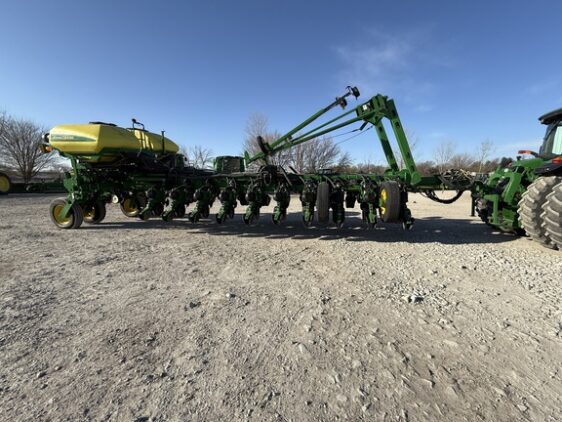 2015 John Deere 1775NT - Image 21