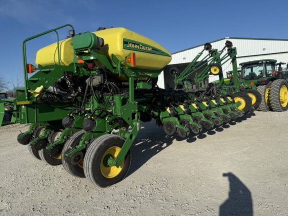 2015 John Deere 1775NT