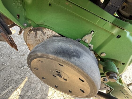 2015 John Deere 1775NT - Image 12