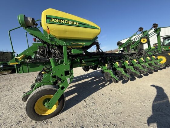 2015 John Deere 1775NT - Image 5