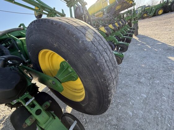 2015 John Deere 1775NT - Image 17