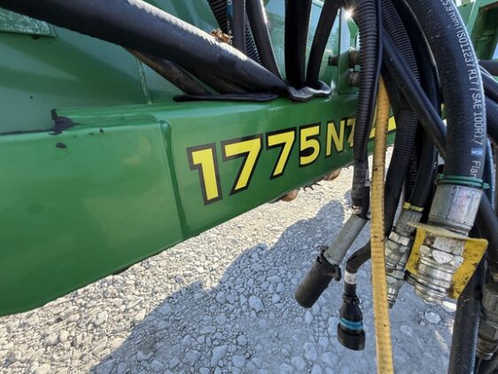 2015 John Deere 1775NT - Image 18