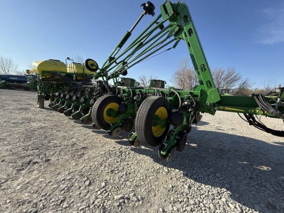 2015 John Deere 1775NT - Image 20