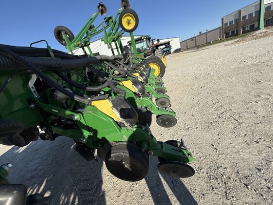 2015 John Deere 1775NT - Image 22
