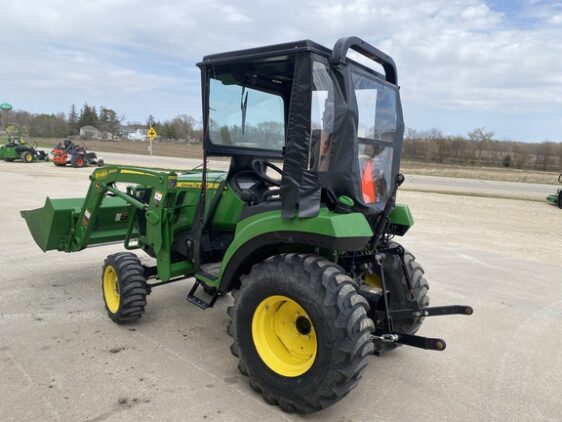 2017 John Deere 2038R - Image 3