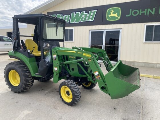 2017 John Deere 2038R