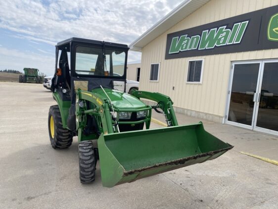 2017 John Deere 2038R - Image 10