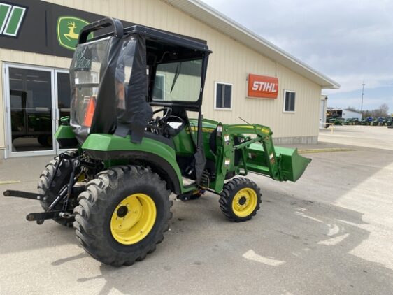 2017 John Deere 2038R - Image 14