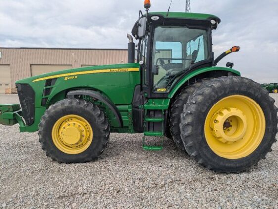 2010 John Deere 8245R