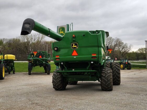 2013 John Deere S670 - Image 12