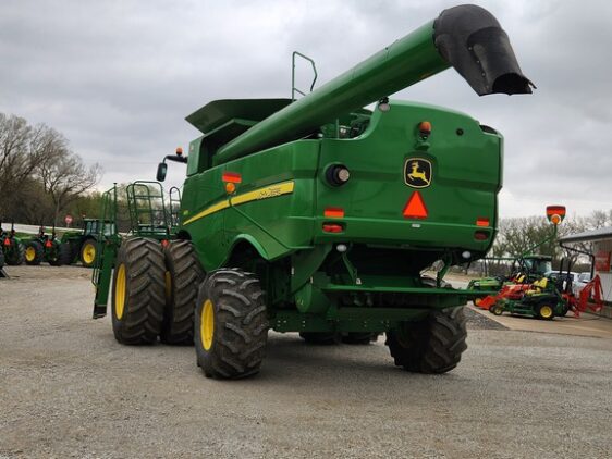 2013 John Deere S670 - Image 13