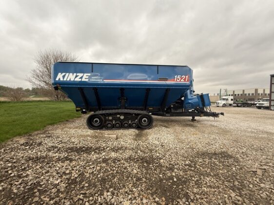 2022 Kinze 1521 - Image 2