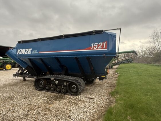 2022 Kinze 1521 - Image 3