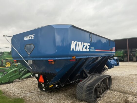 2022 Kinze 1521 - Image 4