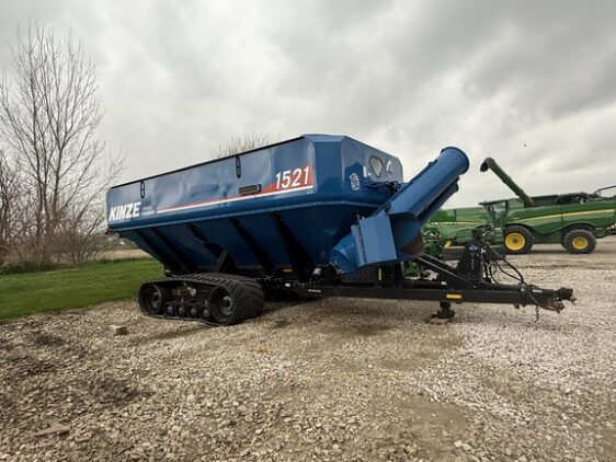 2022 Kinze 1521 - Image 7