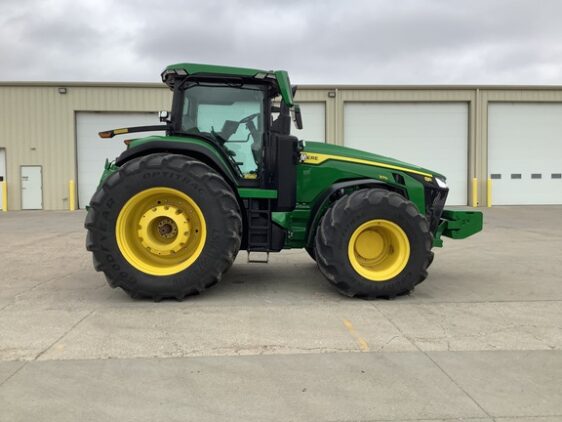 2023 John Deere 8R 370 - Image 6
