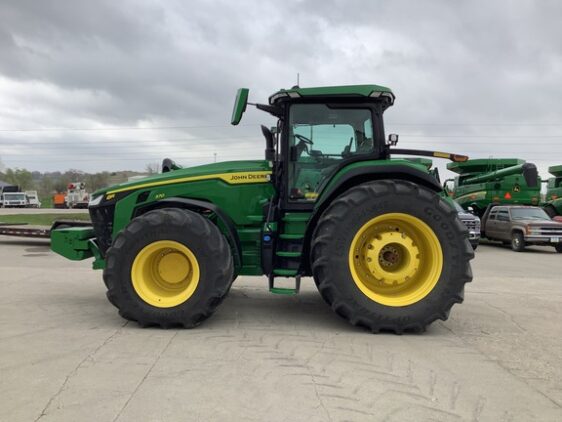 2023 John Deere 8R 370 - Image 2