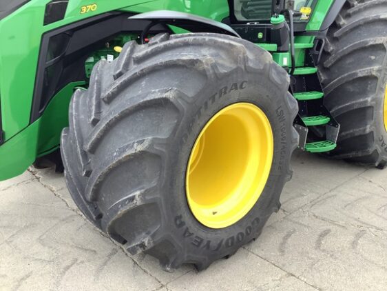 2023 John Deere 8R 370 - Image 9