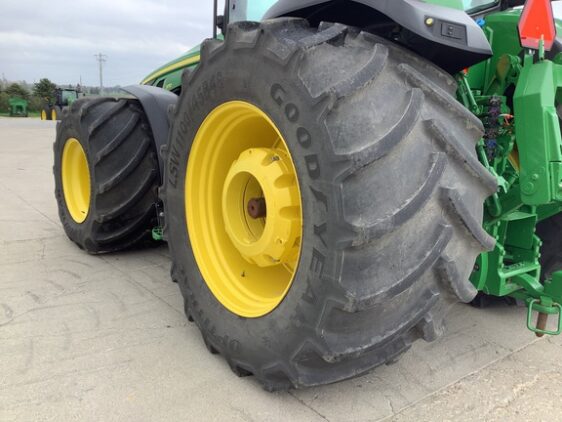 2023 John Deere 8R 370 - Image 13