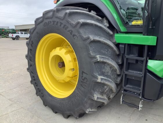2023 John Deere 8R 370 - Image 11