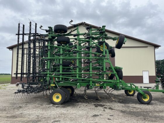 2024 John Deere 2230 - Image 3