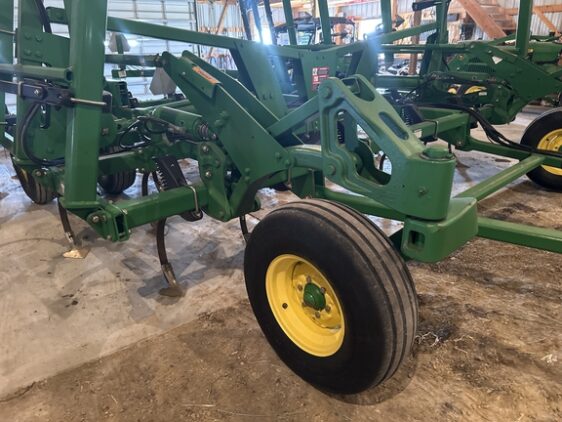 2004 John Deere 2210 - Image 8