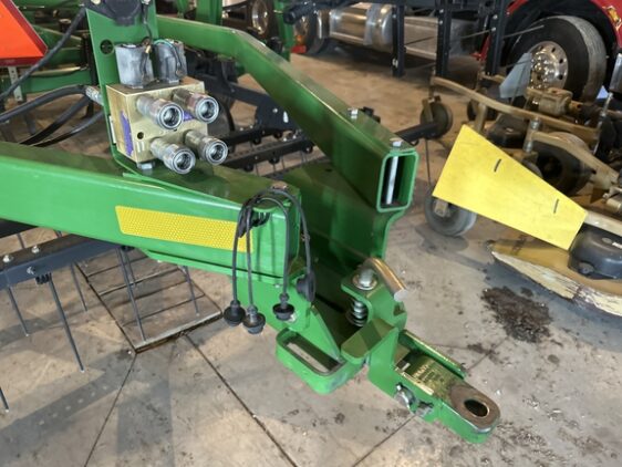 2004 John Deere 2210 - Image 32